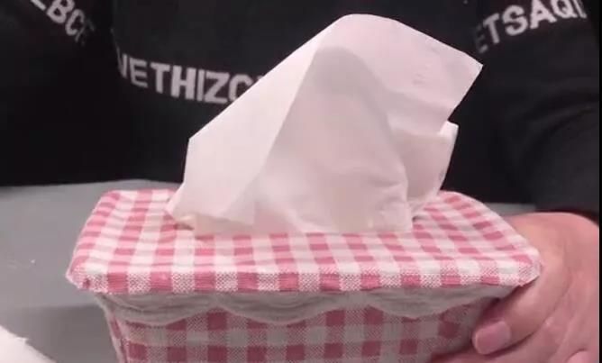 Don't throw away the take out box. It's very useful to put it down at home!(2)